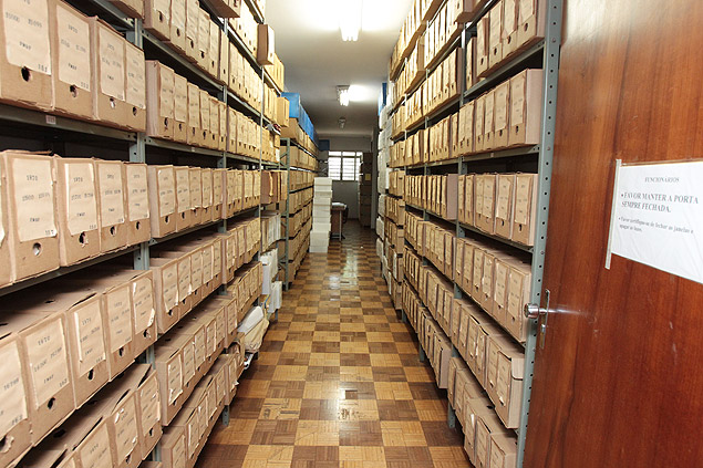 Documentos histricos de Ribeiro Preto armazenados em banheiro no Arquivo Pblico