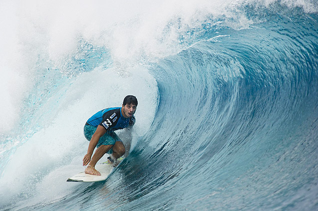 Surfista catarinense Ricardo dos Santos durante competio no Taiti; jovem foi baleado por PM aps discusso e passa por cirurgia