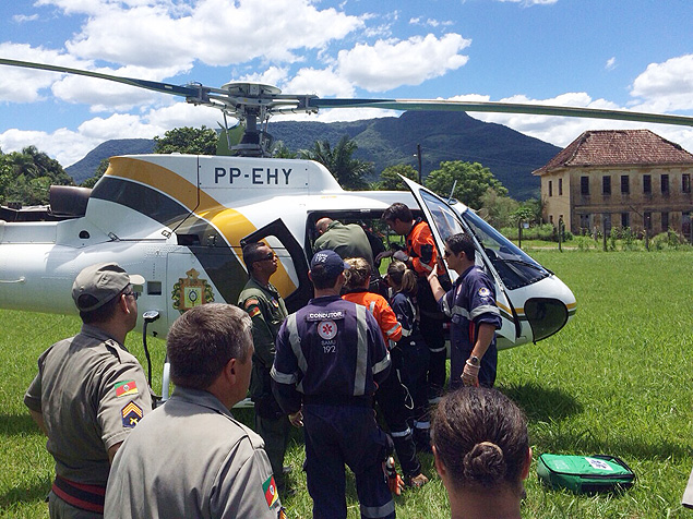 With the help of helicopters, the firemen rescued the injured; the bee attack ocurred on Saturday afternoon(24)