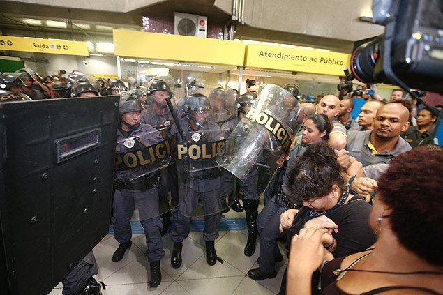 Manifestao organizada pelo movimento Passe Livre teve confronto com a PM em estao de metr