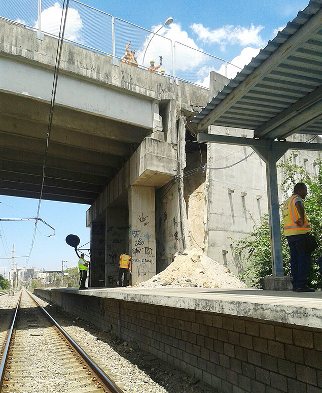 Dano em estrutura de viaduto afeta circulao de trens no Rio; acesso da Linha Amarela tambm  fechado 