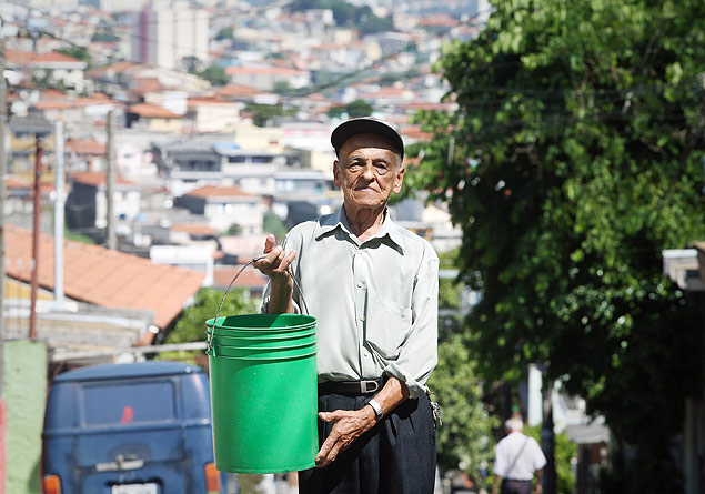 Paulo de Almeida, 91, que teme o rodzio de gua no bairro