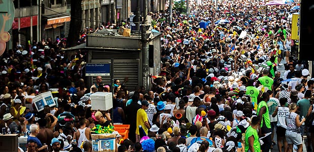 Bloco Cordo do Bola Preta desfila no Rio de Janeiro