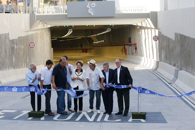 A presidente Dilma Rousseff, o governador Luiz Fernando Pezão e o prefeito Eduardo Paes durante inauguração do túnel Rio 450
