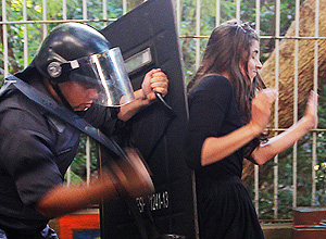 Tropa de Choque retira ativistas do parque (Reinaldo Canato/UOL) Tropa de Choque retira ativistas do parque (Reinaldo Canato/UOL)