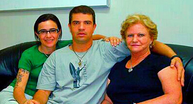 A famlia do brasileiro Rodrigo Gularte, que est no corredor da morte, tenta evitar a execuo