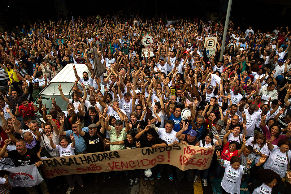 Assembleia que decretou o fim da maior greve da histria da USP, que durou 116 dias em 2014