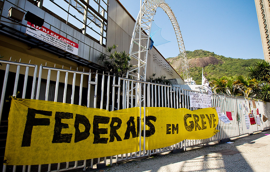 Cartaz no Rio de Janeiro durante greve das federais de 2012