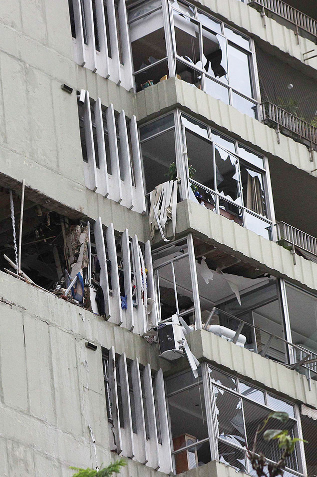 Apartamentos ficam danificados aps exploso em prdio em So Conrado, na zona sul do Rio