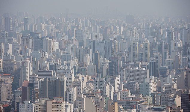 SAO PAULO - SP - 18.09.2014 - Cidade com ar seco e mancha de poluicao vista do centro de Sao Paulo. (Foto: Danilo Verpa/Folhapress, COTIDIANO)