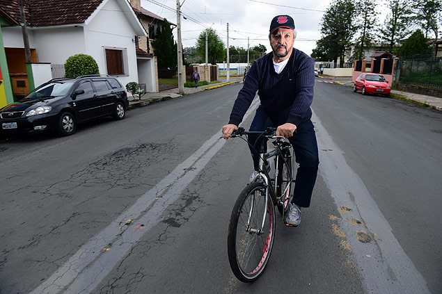 Paulo Azeredo (PDT), prefeito cassado de Montenegro (RS), no local onde passava a ciclovia que construiu na cidade
