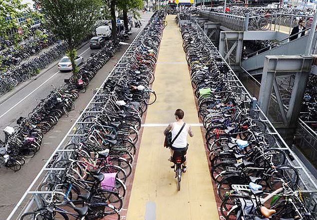 Hoje, existem mais bicicletas que habitantes na Holanda