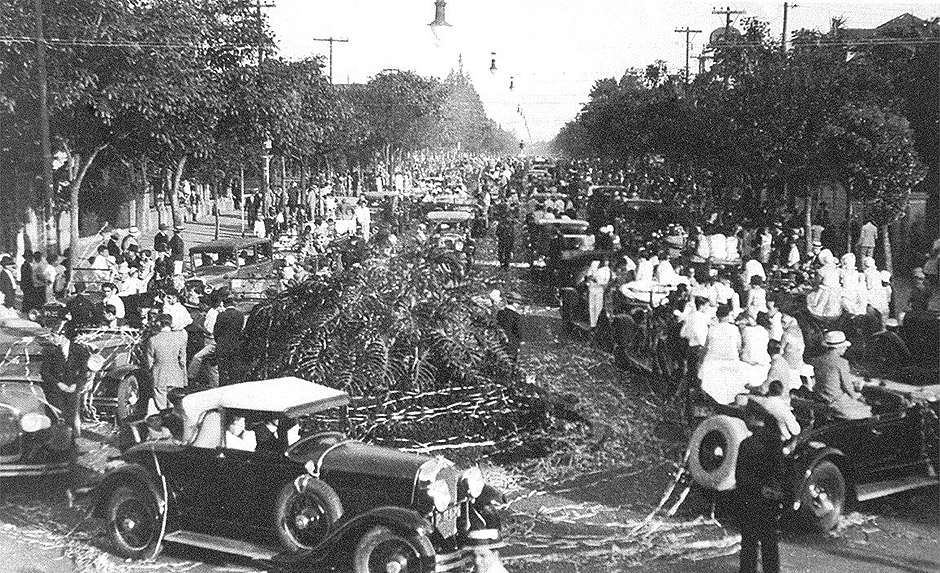 Desfile de Carnaval na avenida Paulista na dcada de 1930 