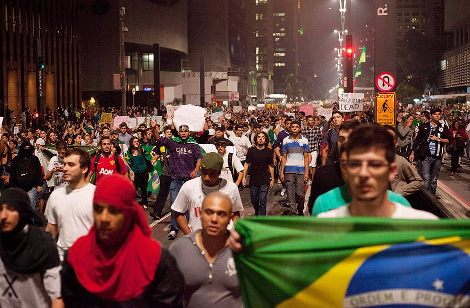 Manifestao contra reajuste das tarifas lota a avenida Paulista em junho de 2013