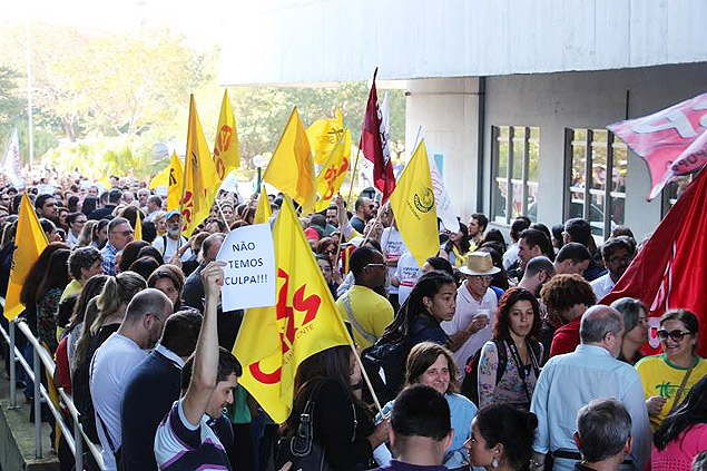 Crdito: Cepers/DivulgaoLegenda: Professores do Rio Grande do Sul protestam em frente ao Centro Administrativo, em Porto Alegre, na ltima quinta-feira (30)
