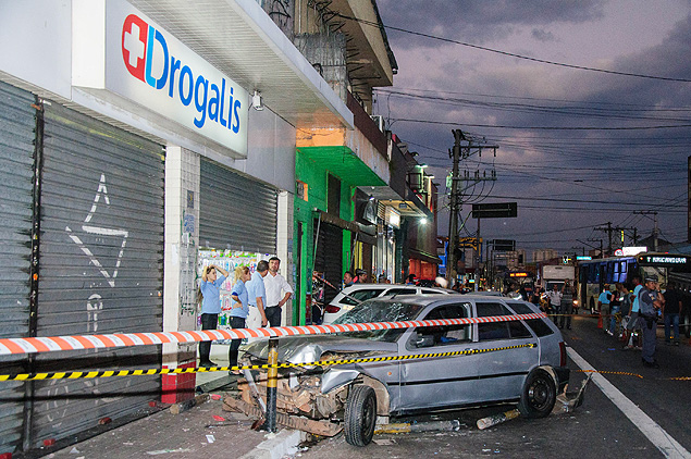 Carro invadiu calada, matou uma e deixou seis pessoas feridas em So Paulo, em agosto de 2015