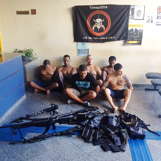Os traficantes Fu da Mineira, Claudinho, e mais quatro criminosos foram presos no Complexo do Chapadão, no Rio