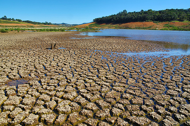 Trecho da represa de Jaguari/Jacare, parte do sistema Cantareira que vive sua pior seca