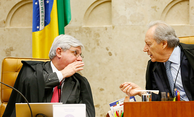Rodrigo Janot ( esq.) e Ricardo Lewandowski, em sesso plenria do Supremo Tribunal Federal