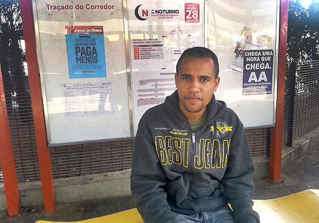 O ajudante Thiago Oliveira, 25, morador de Cidade Tiradentes, na zona leste de SP
