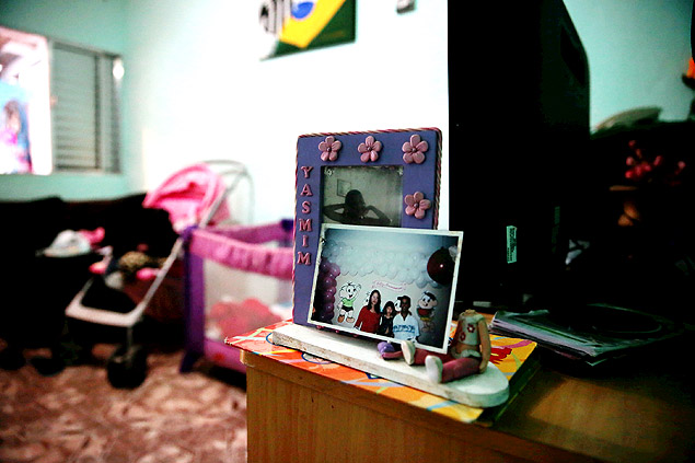 Em Guaruj (SP), retratos na casa da famlia de Fabiane, 33, morta em 2014