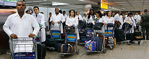 Cubanos que integram o programa Mais Médicos – Moacyr Lopes Junior - 11.nov.2013/Folhapress