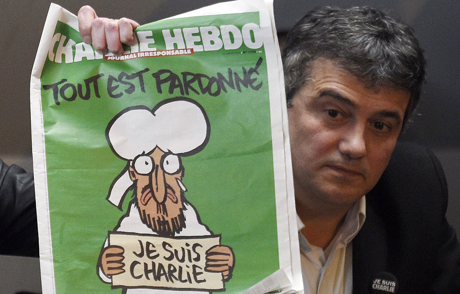 (FILES) A picture taken on January 13, 2015 shows Charlie Hebdo columnist Dr Patrick Pelloux attending a press conference held to present the new issue of French satirical weekly Charlie Hebdo at the offices of French newspaper Liberation in Paris. Pelloux, an emergency room doctor and columnist for Charlie Hebdo, announced he is leaving the publication on Web7Radio on September 26, 2015. AFP PHOTO / MARTIN BUREAU ORG XMIT: MAB03