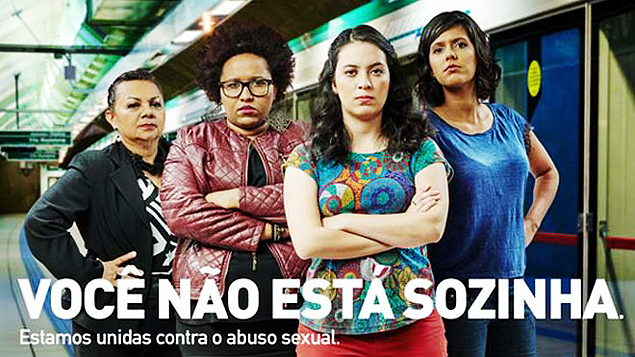 Nana Soares  a penltima da esquerda para a direita e Ana Carolina Nunes  a que est do lado direito dela