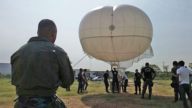 Militares participam de treinamento para uso de balões adquiridos para a Olimpíada
