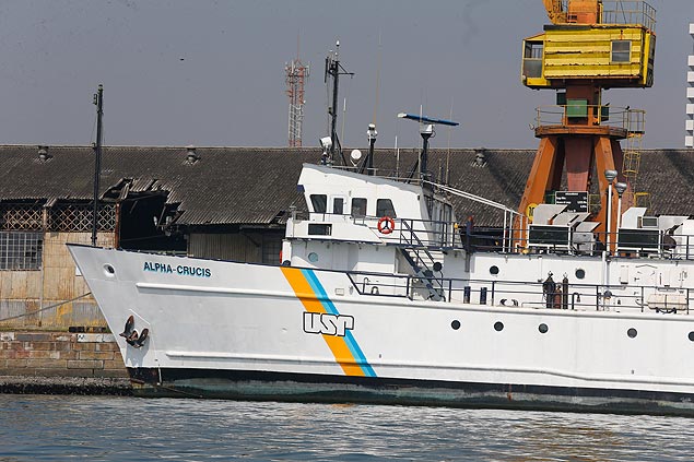 Navio Alpha Crucis ficou parado no porto de Santos; hoje, est em estaleiro do Cear