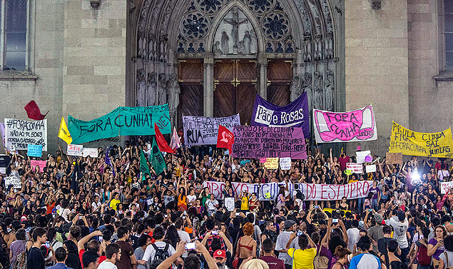Protesto contra o projeto de lei de Eduardo Cunha (PMDB-RJ), que muda o atendimento a vtimas de violncia sexual