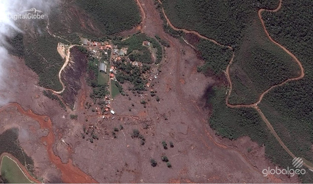 Viso geral do municpio de Bento Rodrigues antes e aps o rompimento da barragem