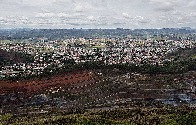 Vista de mina da Vale em Itabira (MG)