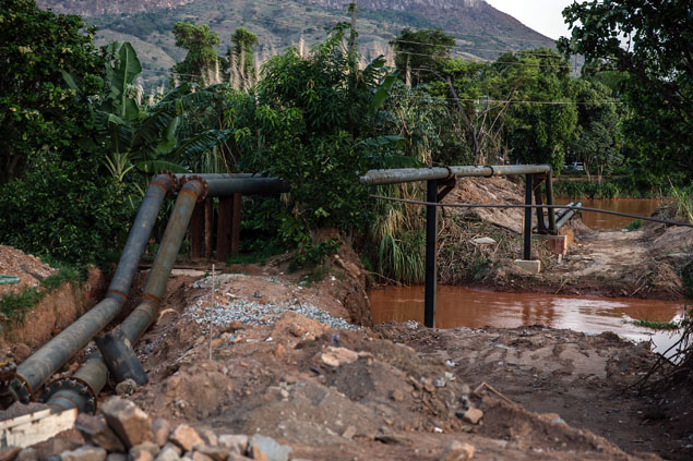 Unidade de tratamento de água do rio Doce, que carregou a lama até Governador Valadares