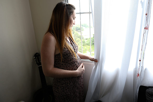 Ismara, 26, grvida de quatro meses, diz no abrir as janelas com medo do vrus zika
