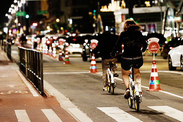 Movimento de ciclistas na ciclofaixa de Natal, na avenida Paulista