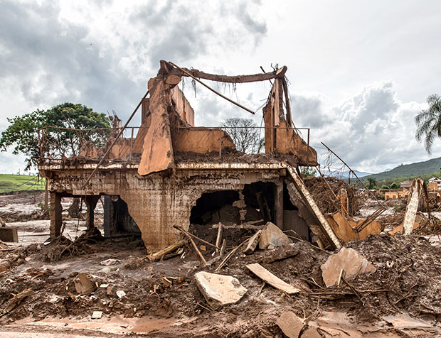 Casa do distrito de Bento Rodrigues, em Mariana (MG), após rompimento de barragem 