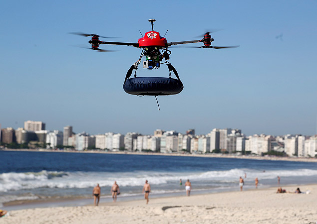 Drone salva-vidas  o novo equipamento dos Bombeiros, no Rio de Janeiro