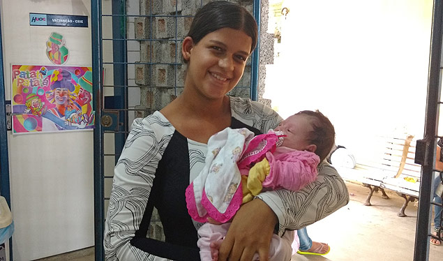 Maria Letcia de Arajo, que foi do agreste para o Recife aps suspeita de que a filha tinha microcefalia 