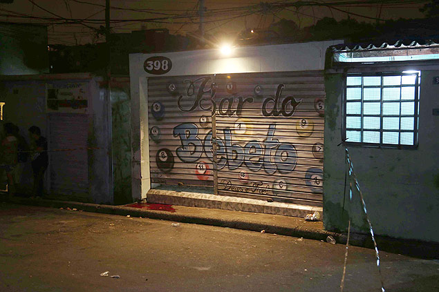 Quatro pessoas morreram após serem baleadas em frente a um bar na Vila Galvão, em Guarulhos