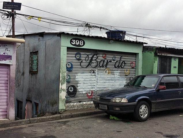 Bar onde 4 pessoas foram mortas em Guarulhos; dono cobriu com tinta o nome do local após o crime 