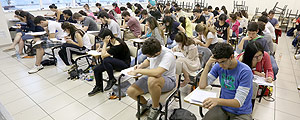 Candidatos fazem vestibular da Unicamp; Só 41% querem fazer universidade pública – Ricardo Matsukawa - 23.nov.2014/UOL