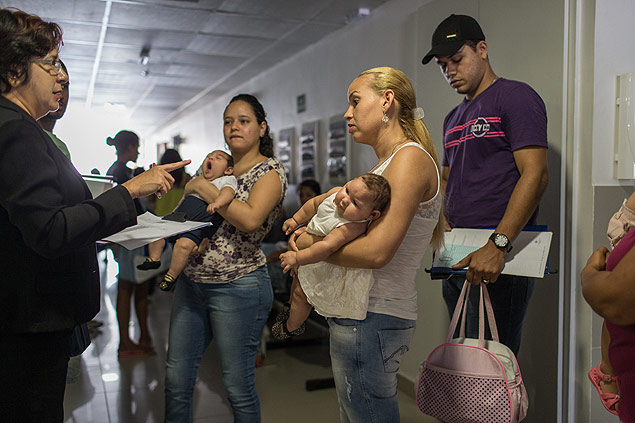 Mães de bebês com suspeita de microcefalia esperam por atendimento na Fundação Altino Ventura