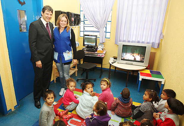 Fernando Haddad em visita a creche em novembro de 2013