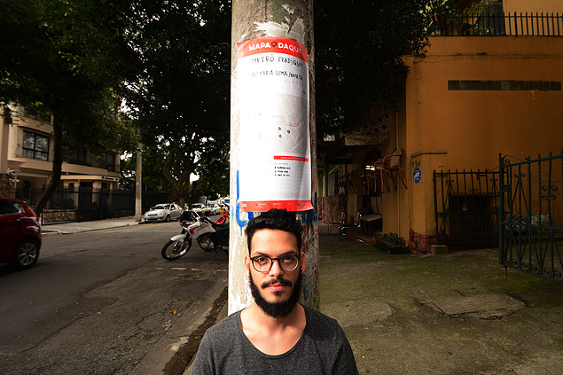 SO PAULO / SO PAULO / BRASIL - 14/01/2016 -15 :00h / Mapa Daqui, um mapa para pedestres que os interessados podem imprimir em casa e colar em postes (estilo lambe-lambe), as pessoas que passam pela regio podem indicar pontos de interesse. O Lucas, criador.- ( Foto: Karime Xavier / Folhapress). ***EXCLUSIVO***COTIDIANO