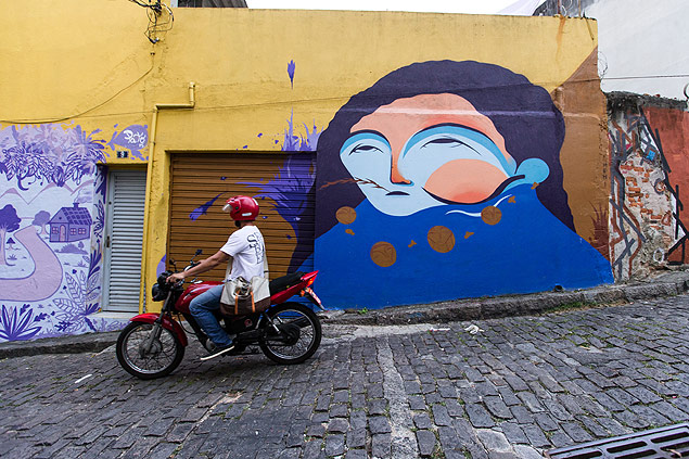 Galeria de grafites em rua da Lapa, no Rio