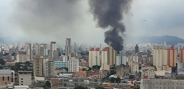 Incndio atinge shopping no Brs, regio central de So Paulo