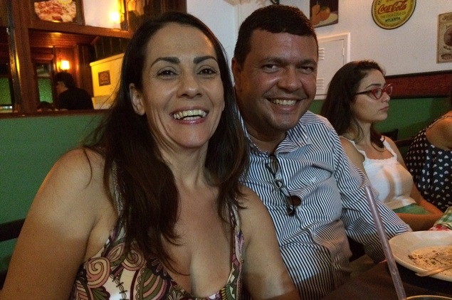 Kátia Cilene Lucas Moreira com o marido, Paulo César Moreira; Kátia morreu após passar por três cirurgias em Santo André (SP)