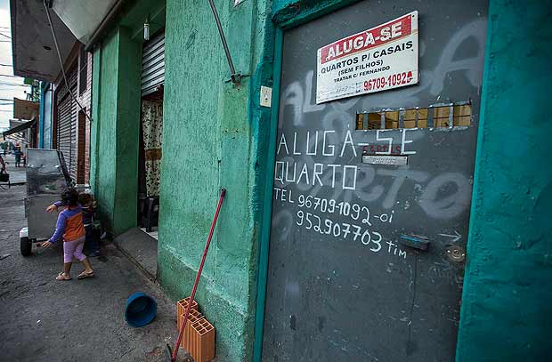 Anncio de aluguel mostra veto a casal com filhos no centro de So Paulo