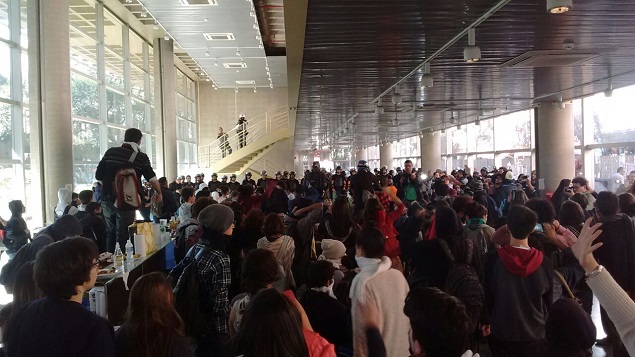 PMs e estudantes se encaram logo após ingresso da Tropa de Choque no Centro Paula Souza